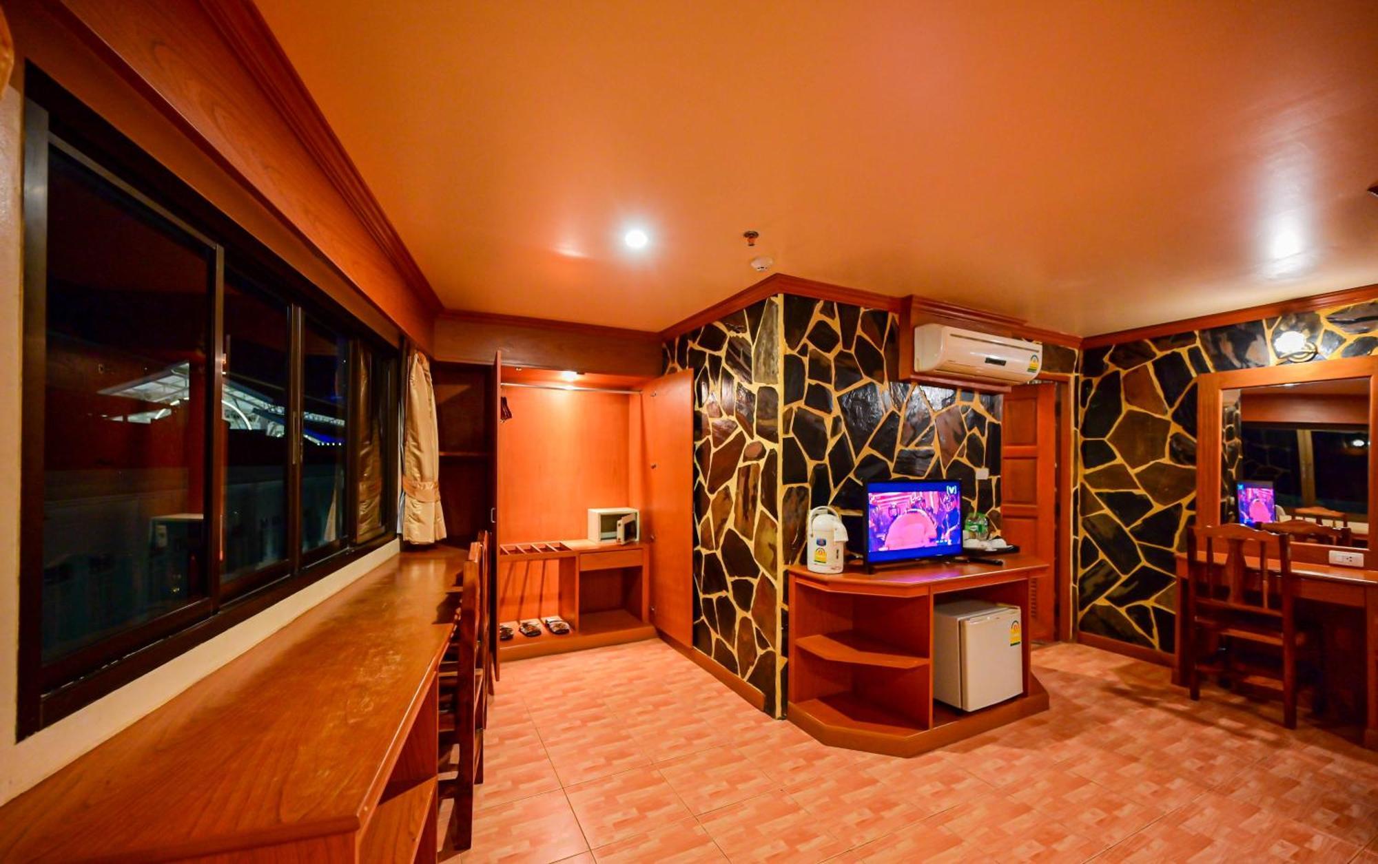 Complex Hotel Patong Екстериор снимка